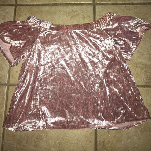 Pink velvet off the shoulder top - Picture 2 of 3